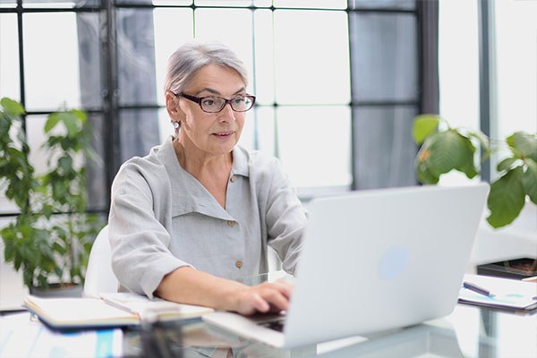 Woman working on laptop min